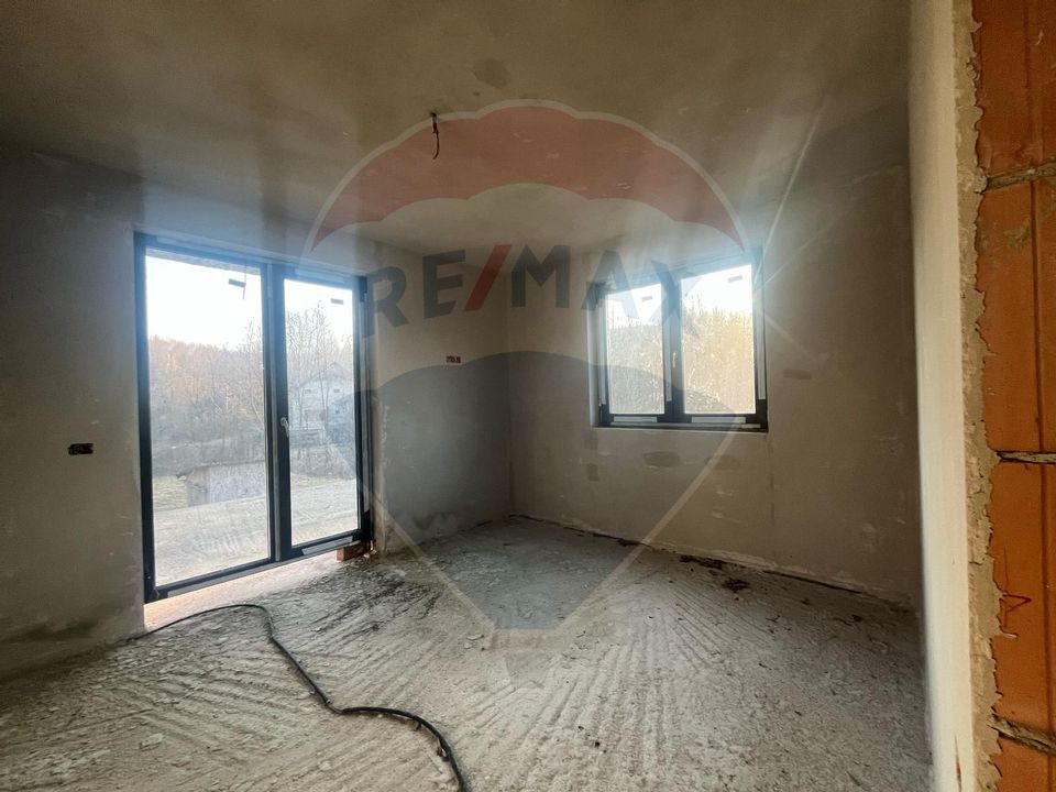 Casă / Vilă cu 6 camere de vânzare