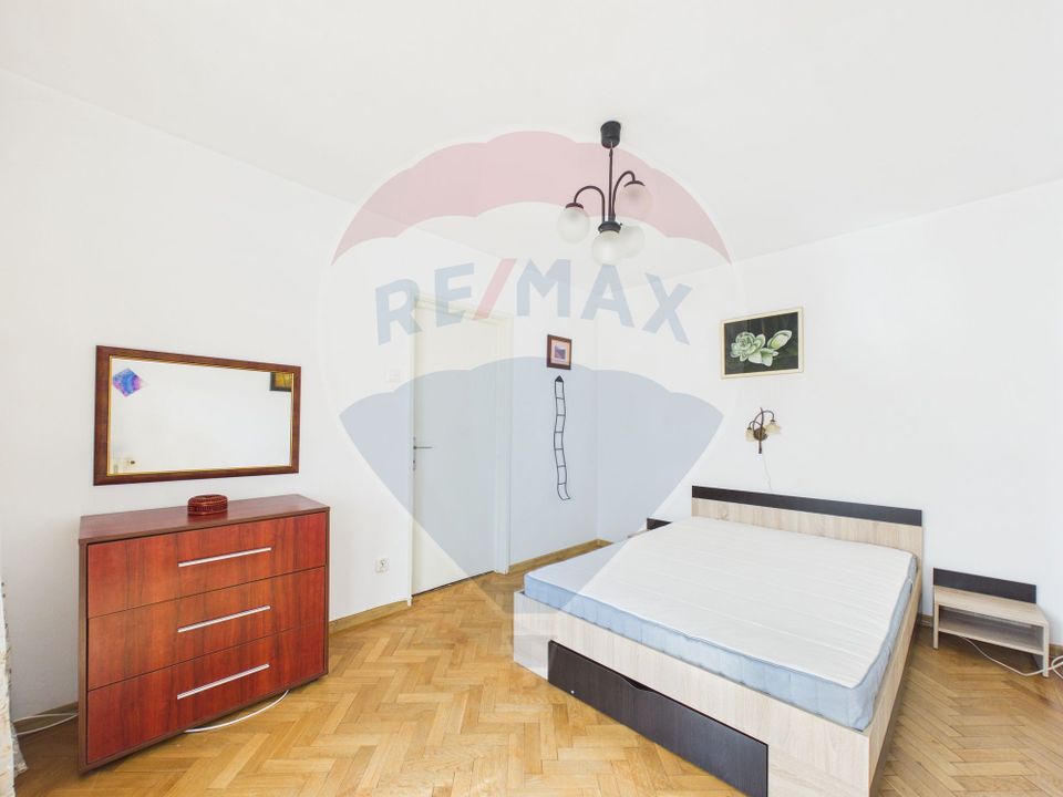 Apartament cu 2 camere de vanzare în zona Pajura
