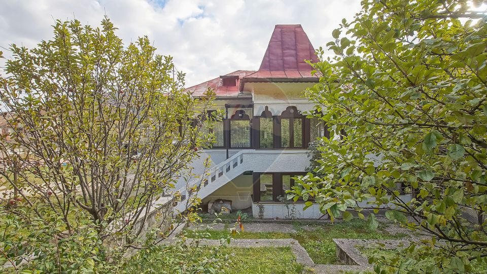 Vilă cu farmec istoric în Bușteni, pensiune sau locuință de vacanță!