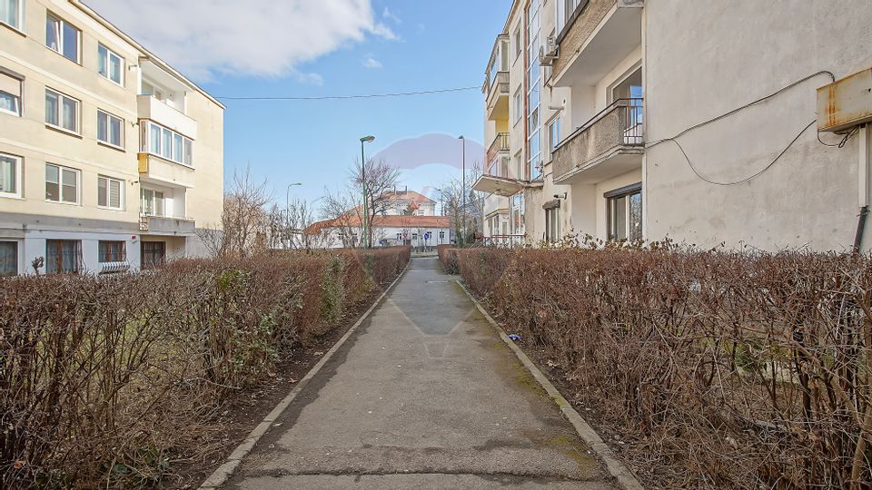 Apartament cu 2 camere de închiriat în zona Central