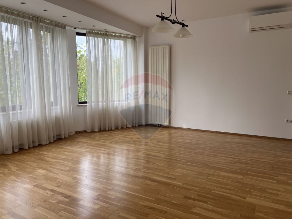 Casă / Vilă cu 5 camere de închiriat în zona Pipera