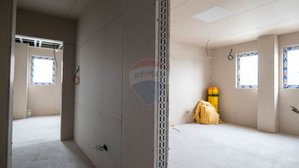 Hala de închiriat 1.800 mp cu teren 5.000 mp - Acces rapid la centura