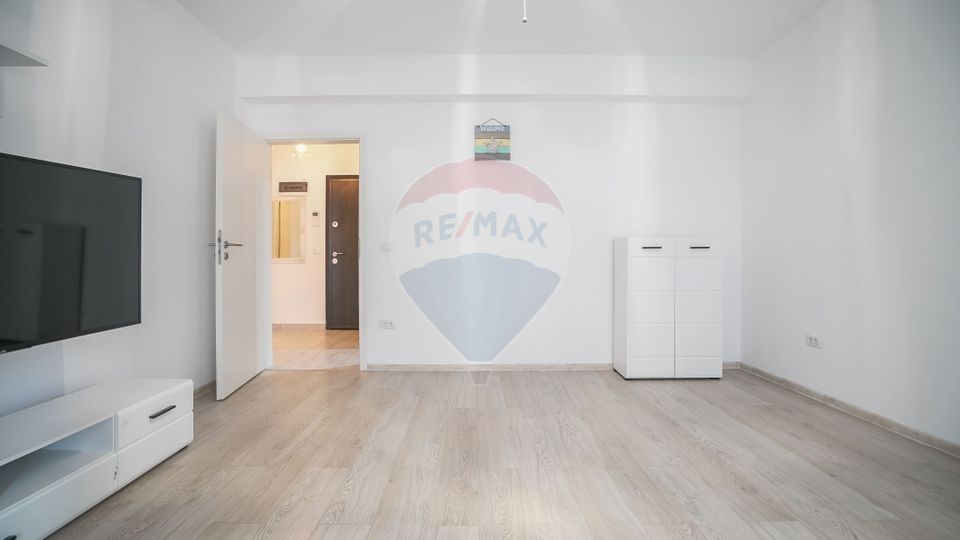 Garsoniera generoasa cu loc de parcare,  Grandis Tractorul