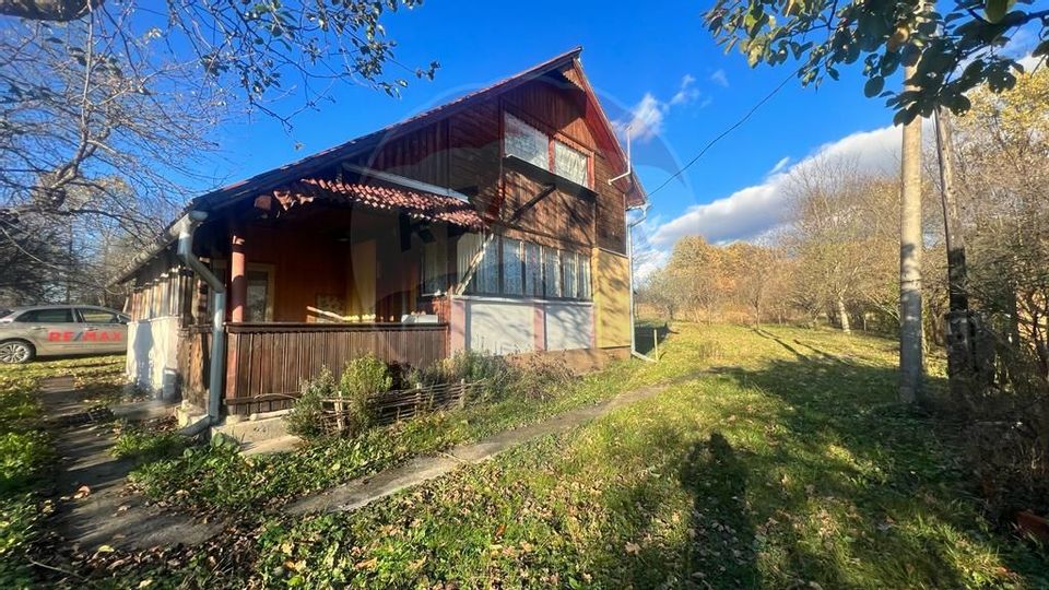 Vanzare Casa de vacanta cu teren 7286 mp Sisesti-Dumbravita, Maramures