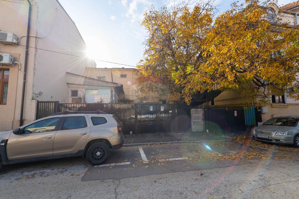 Villa for sale in P-ta Unirii area 140 sqm land