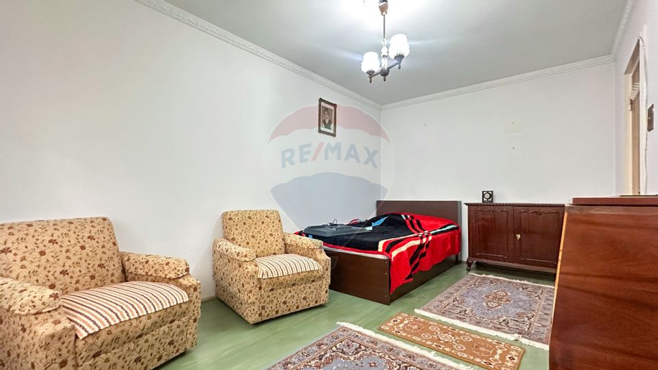 Apartament 3 camere de vanzare str Luica/P-ta Resita