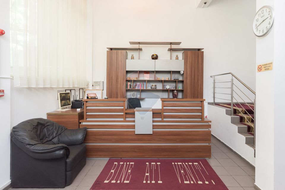 Hotel cu 23 unități de cazare, 2 săli de ședință, locație excelentă