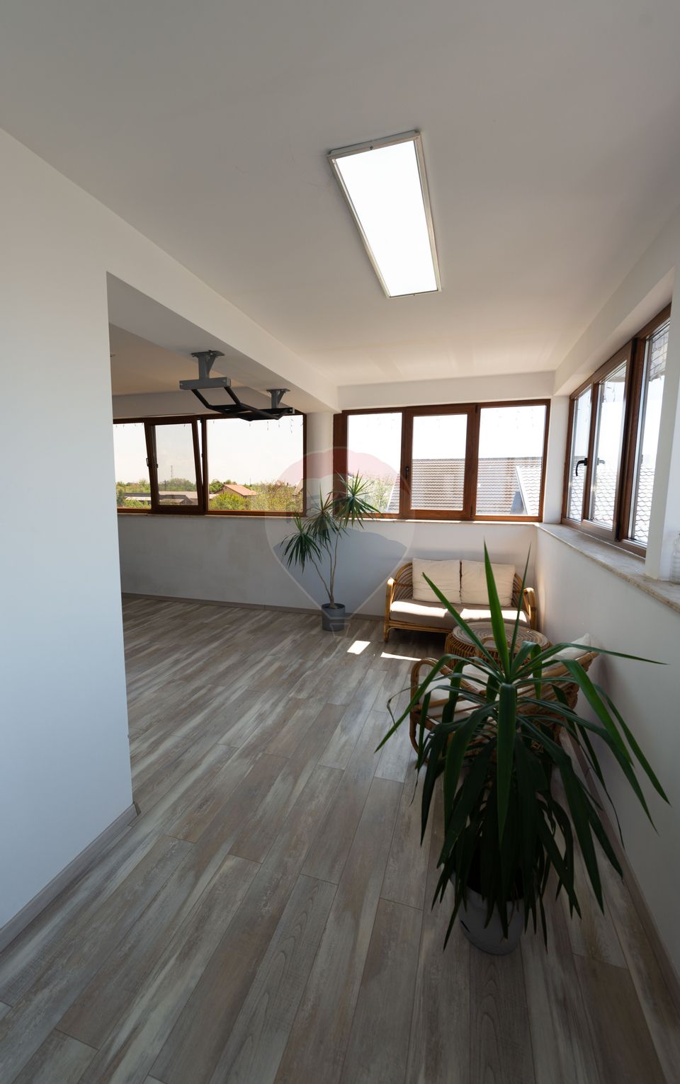 House for sale 6 rooms, furnished and equipped, Popesti-Leordeni