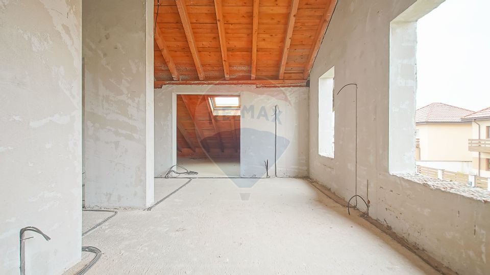 Casă spațioasă la gri, 4 camere, 3 băi, teren 500 mp – zona Bartolomeu