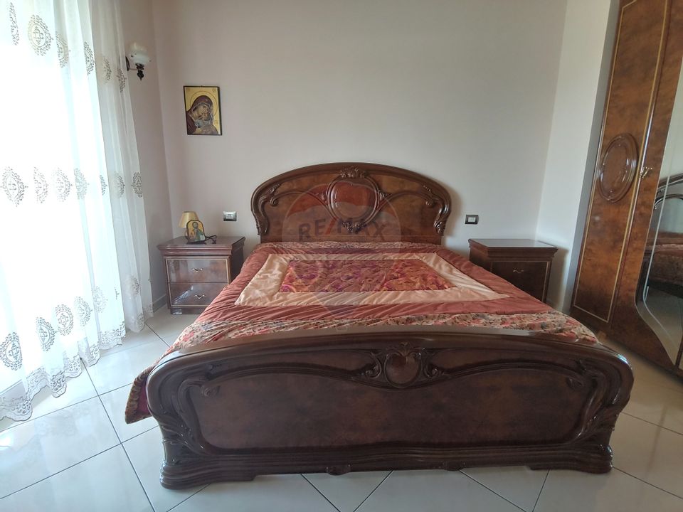 Casă / Vilă de lux cu 5 camere de vânzare în Vadu Moldovei, Suceava