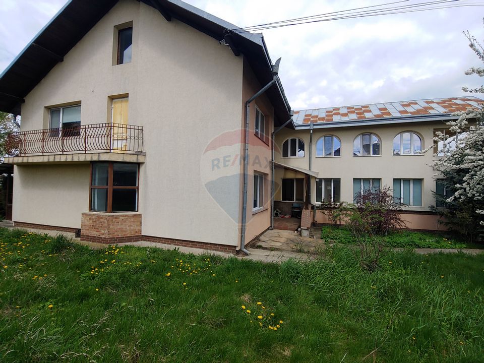 8 room House / Villa for sale