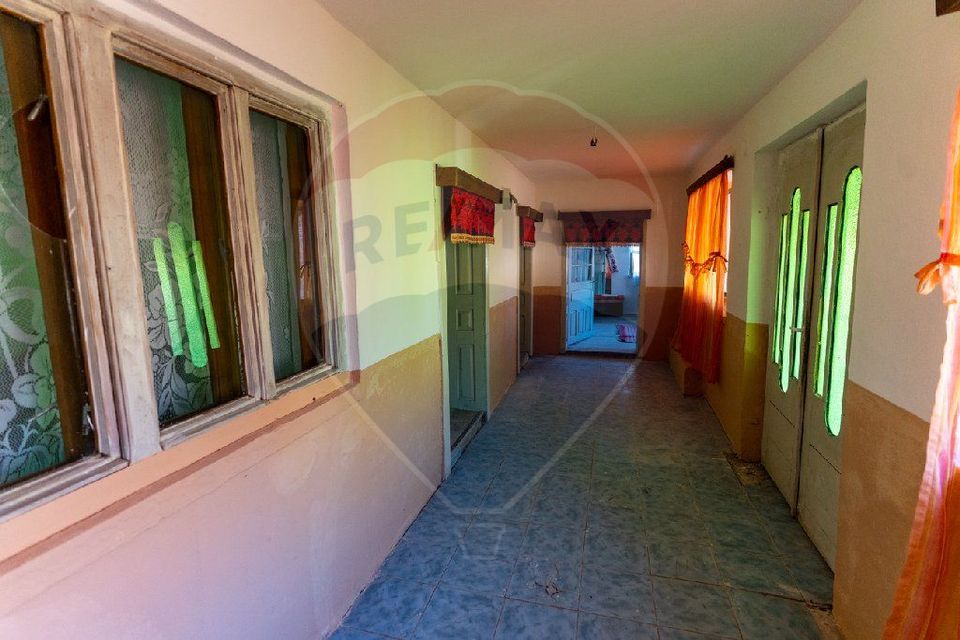 Casă / Vilă cu 4 camere de vânzare