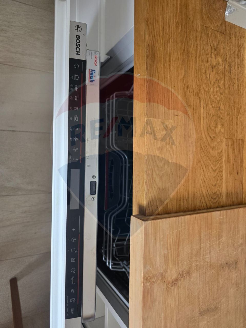 Apartament cu 3 camere de închiriat în zona Buna Ziua