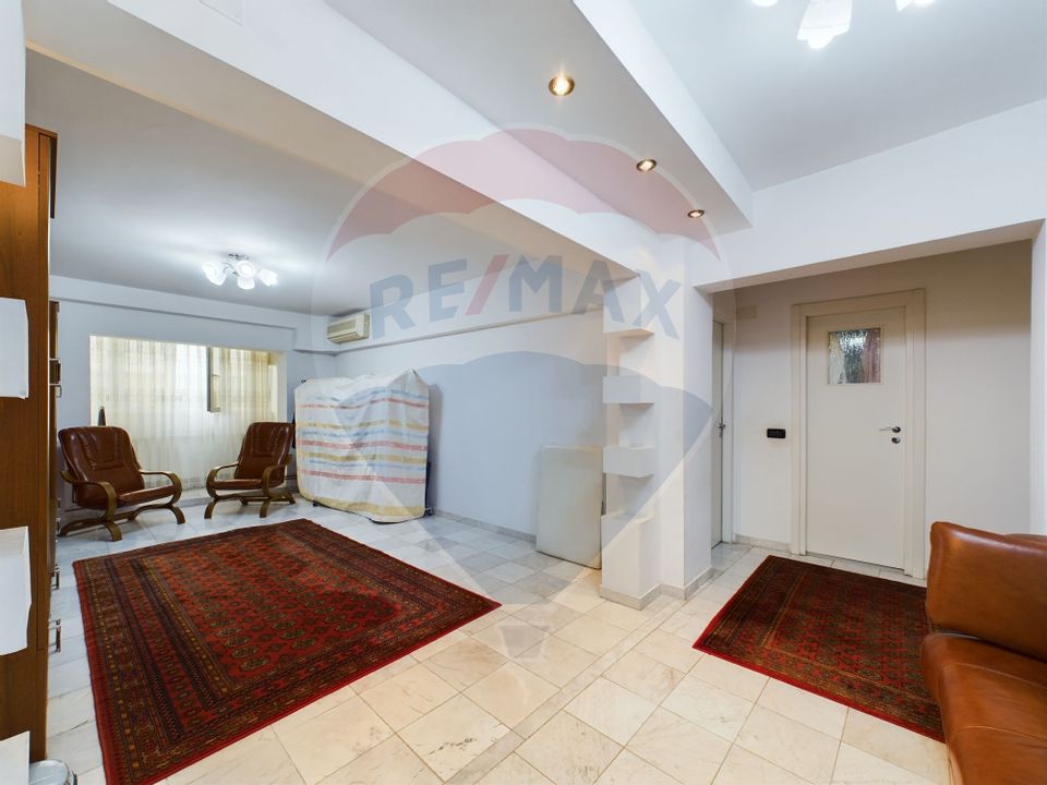 Spacious 4-room apartment for sale in Decebal area