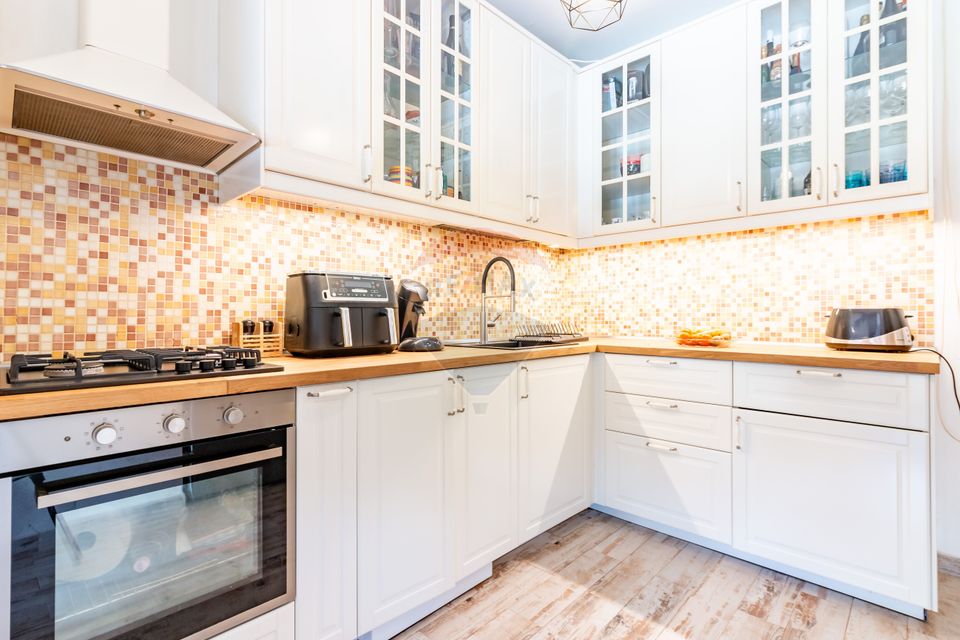 Villa for sale at the entrance to Mogosoaia, between two forests, lake