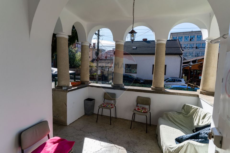 House / Villa with 4 rooms for sale in the center of Deva
