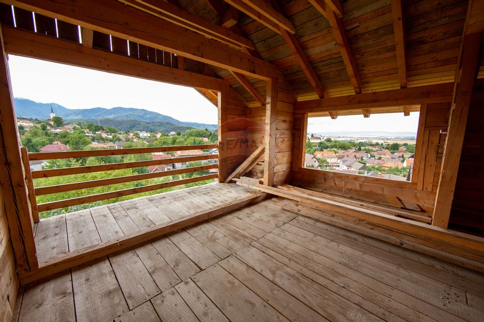 Duplex spațios – oportunitate pentru dezvoltatori sau două familii