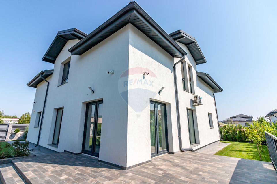 Spectacular villa for sale in Clinceni / Independent Energetic