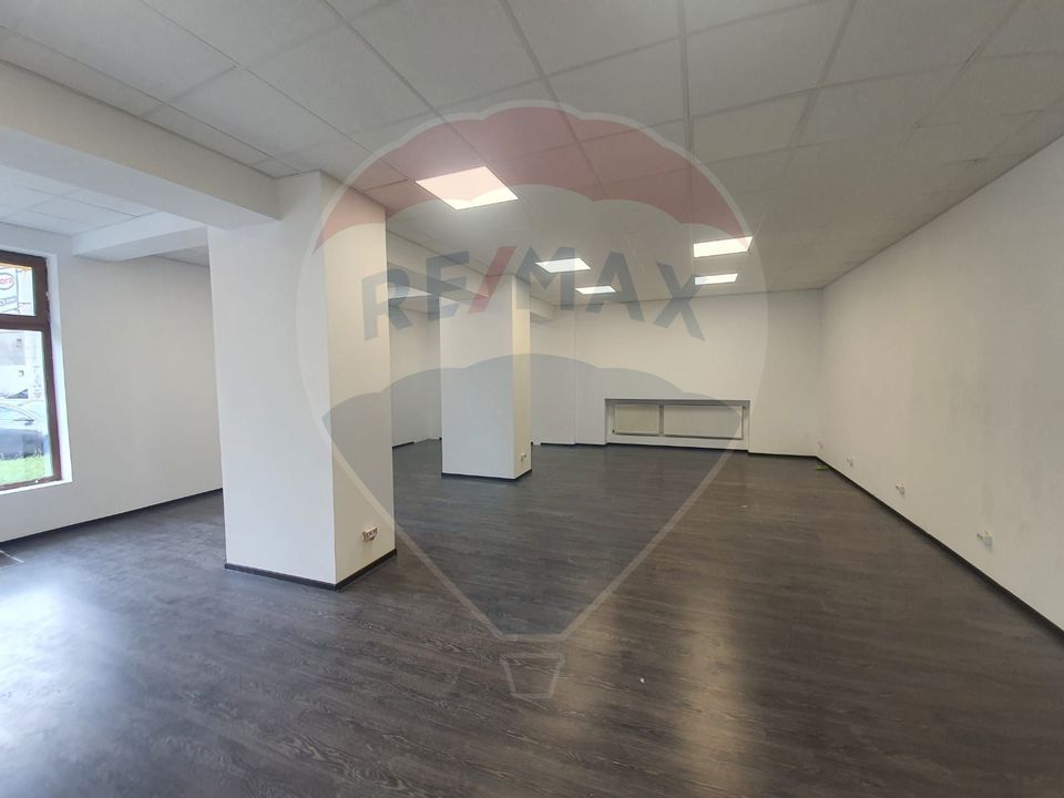 140sq.m Commercial Space for rent, Mioritei area