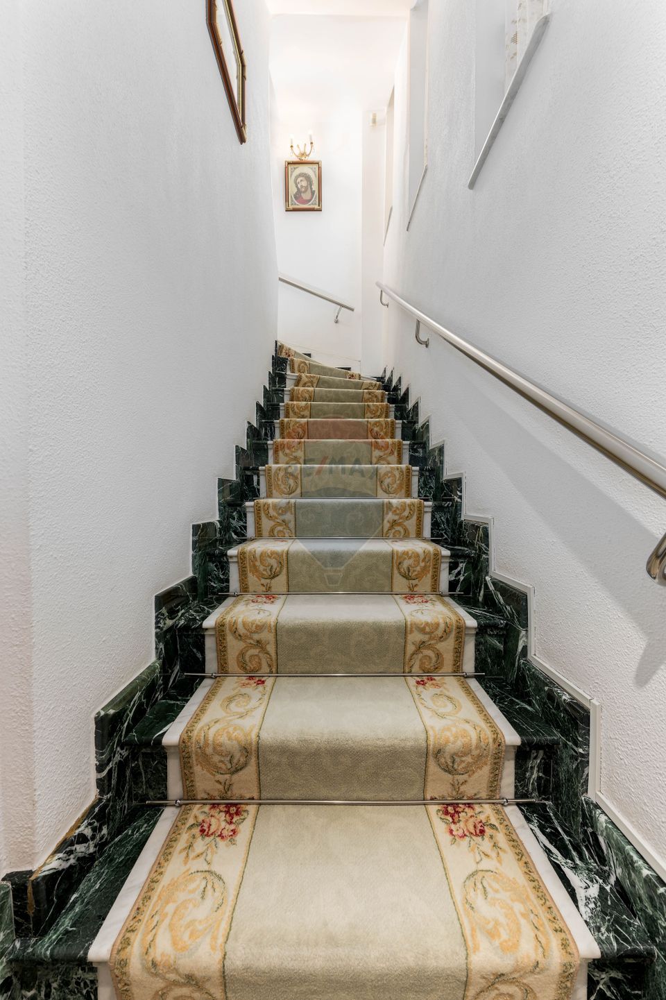 Apartament cu 5 camere in vila, curte si dependinte în Dorobanti