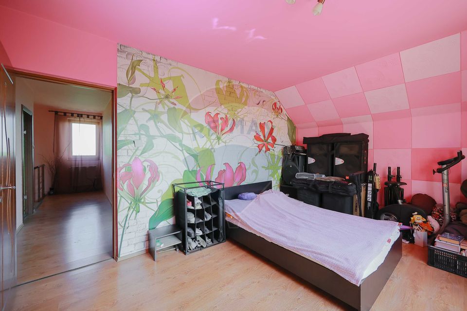 Casă de vânzare cu 1800 mp teren, Paleu