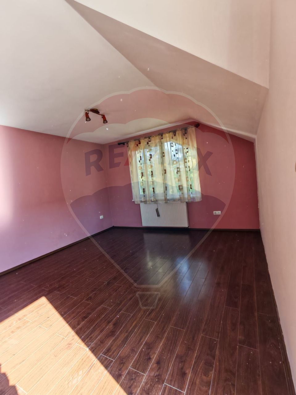 Casă / Vilă cu 5 camere de vânzare