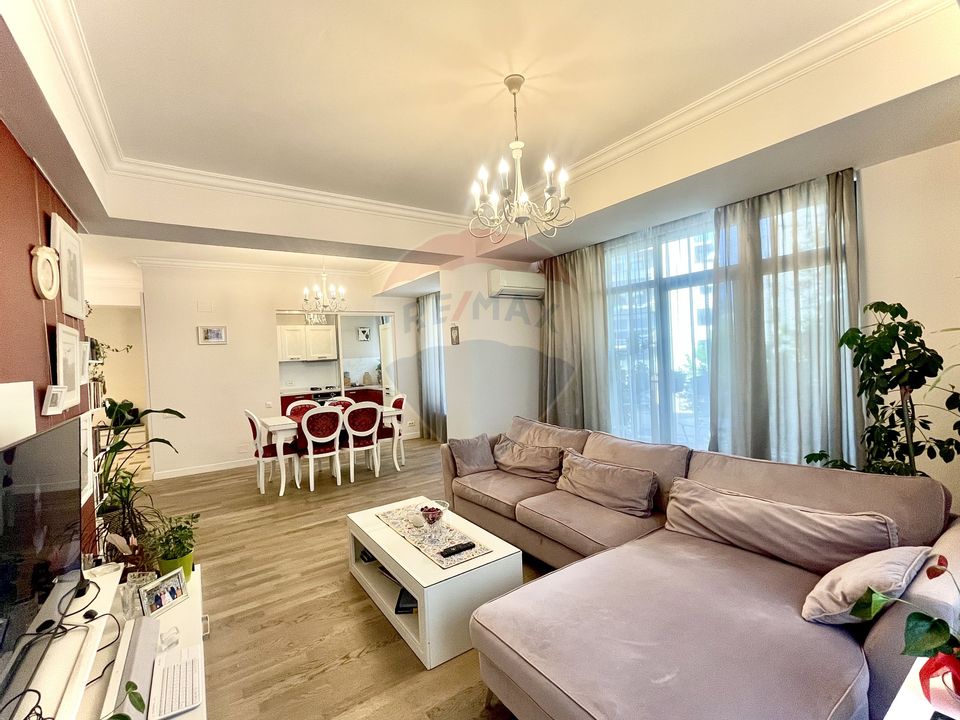 Apartament cu 3 camere de vanzare în zona Calea Calarasilor