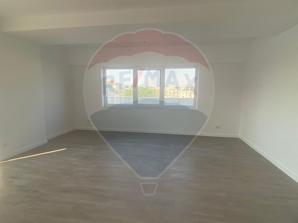 DE VANZARE Apartament cu 3 camere în zona Central/Ploiesti