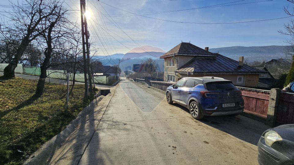 Casă / Vilă cu 3 camere de vânzare-Cacica-Suceava