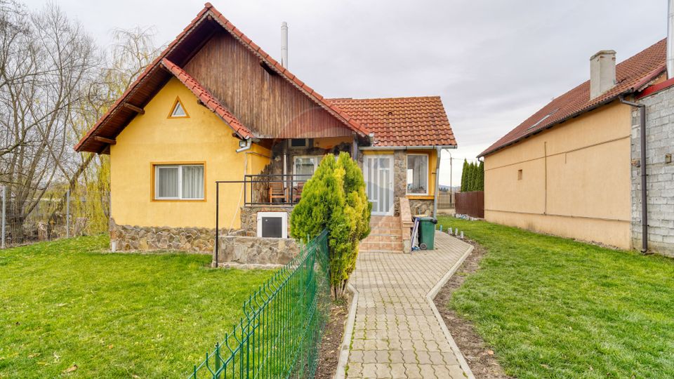 Renovated House with Land 1830 sqm in Prejmer!