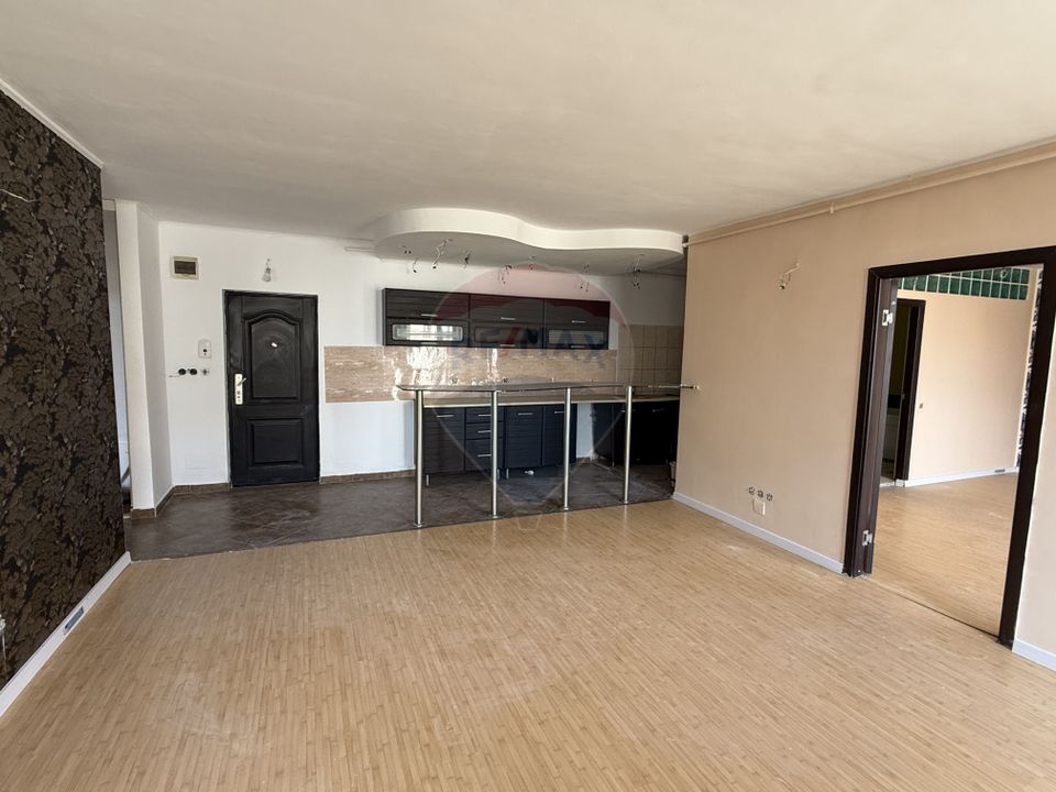 Apartament cu 3 camere, 98 mp, 2 băi, parcare în curte, Florești