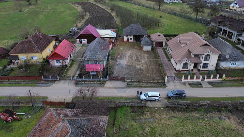 Constructie de caramida cu 3 camere de vânzare in centrul com. Salsig