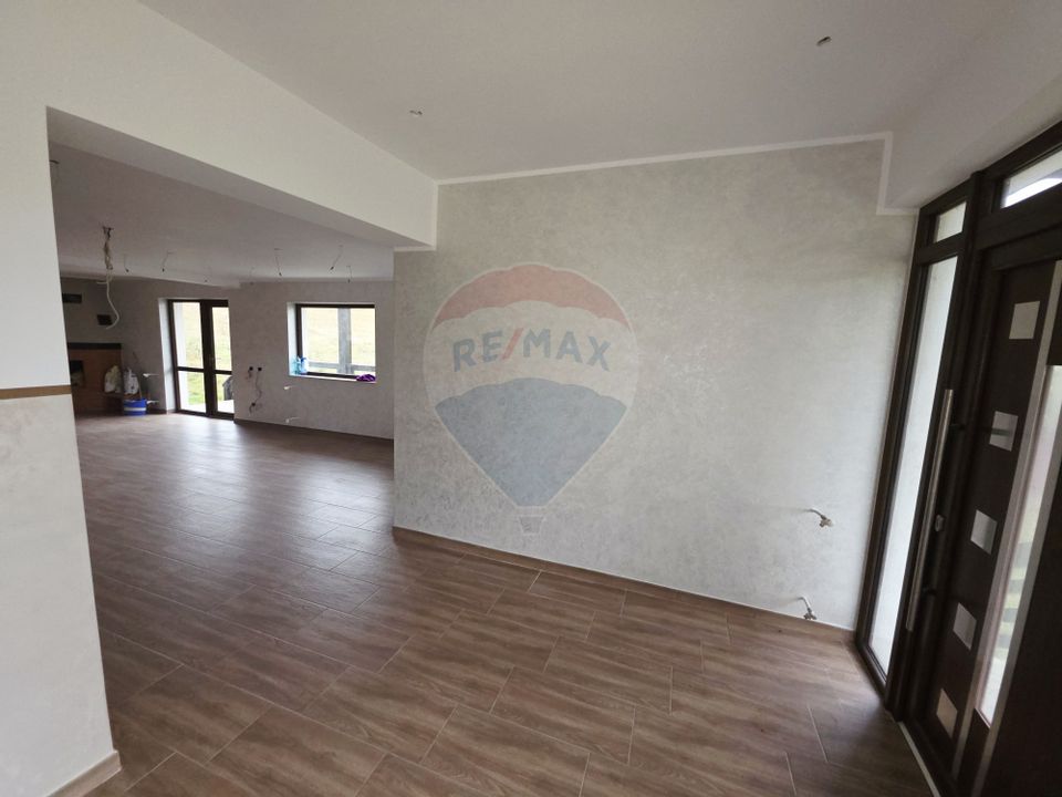 Casa  si  teren zona Balaurul