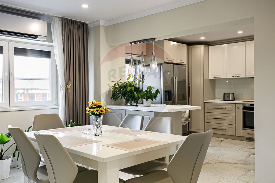 Apartament spectaculos de vanzare:  4 camere, 2 băi, zona Vlaicu