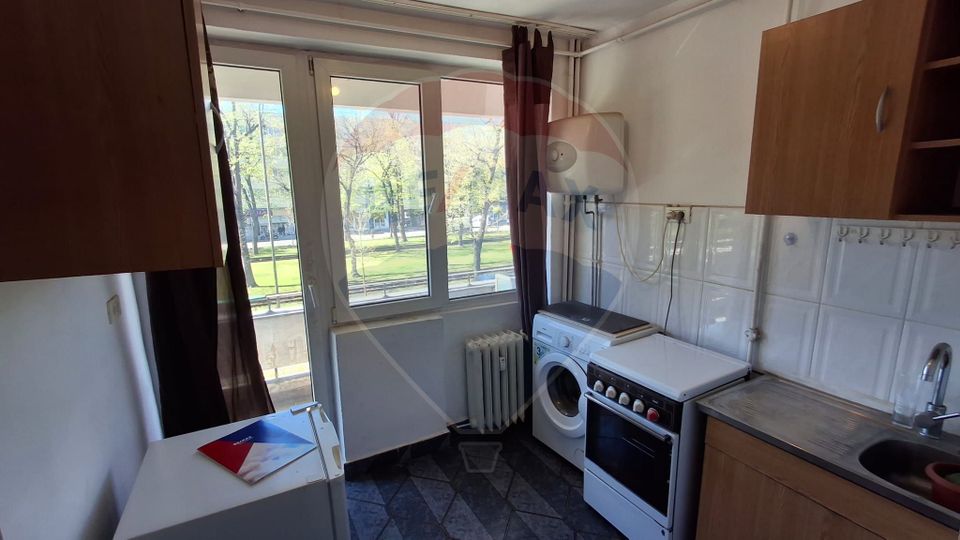 Apartament 1 cameră în Centru – Bd. Revoluției, balcon mare