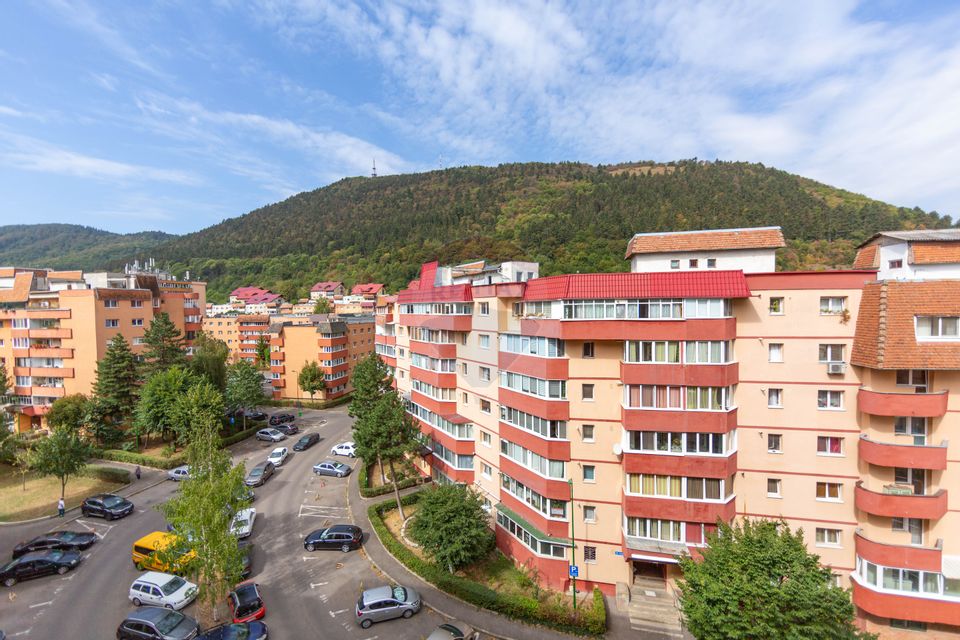 Apartament spațios de vânzare cu 4 camere, 2 băi și beci, Răcădău