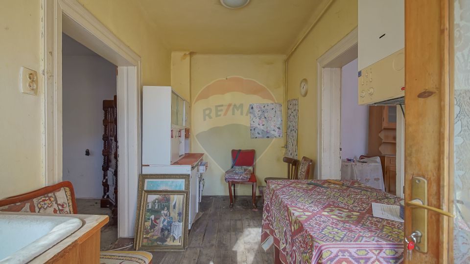 COMISION 0%! Casă cu Potențial de Renovare într-o Zonă Excelentă