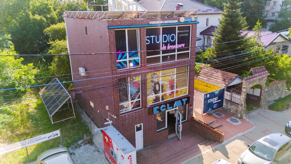 CLADIRE COMERCIALA CU SPATII OPEN SPACE