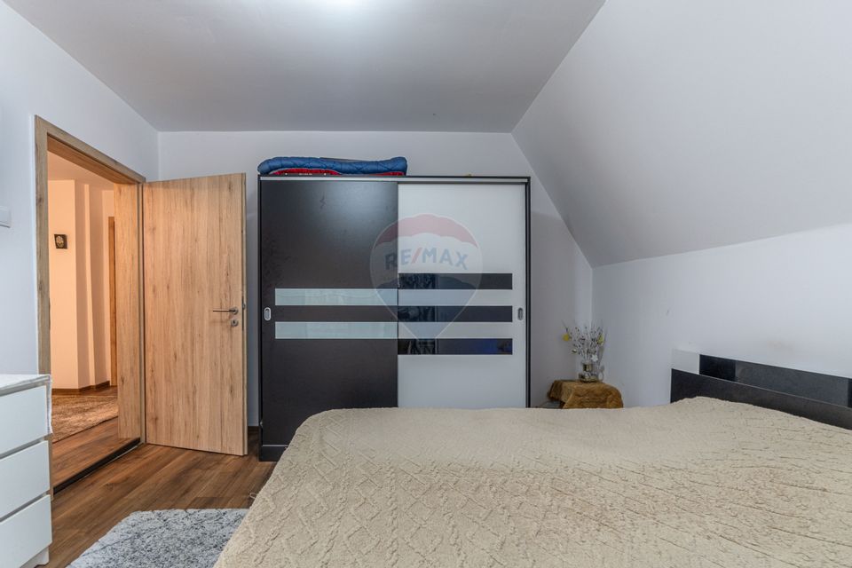 Casă / Vilă cu 6 camere de vânzare in Tarlungeni