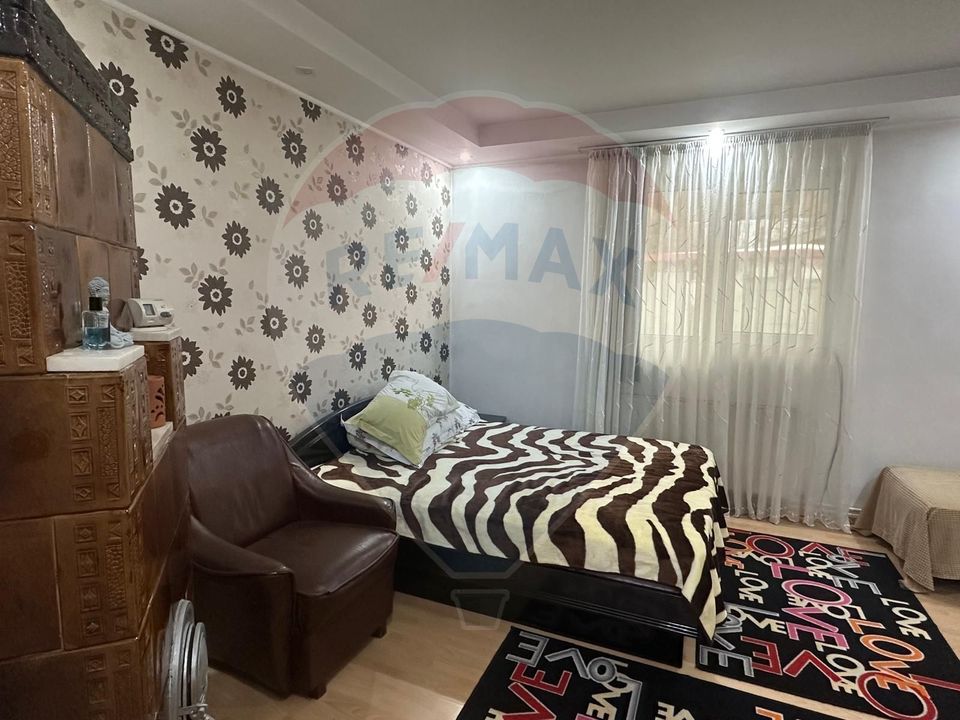Casă spațioasă 6 camere, 2 băi, garaj spatios și terasă