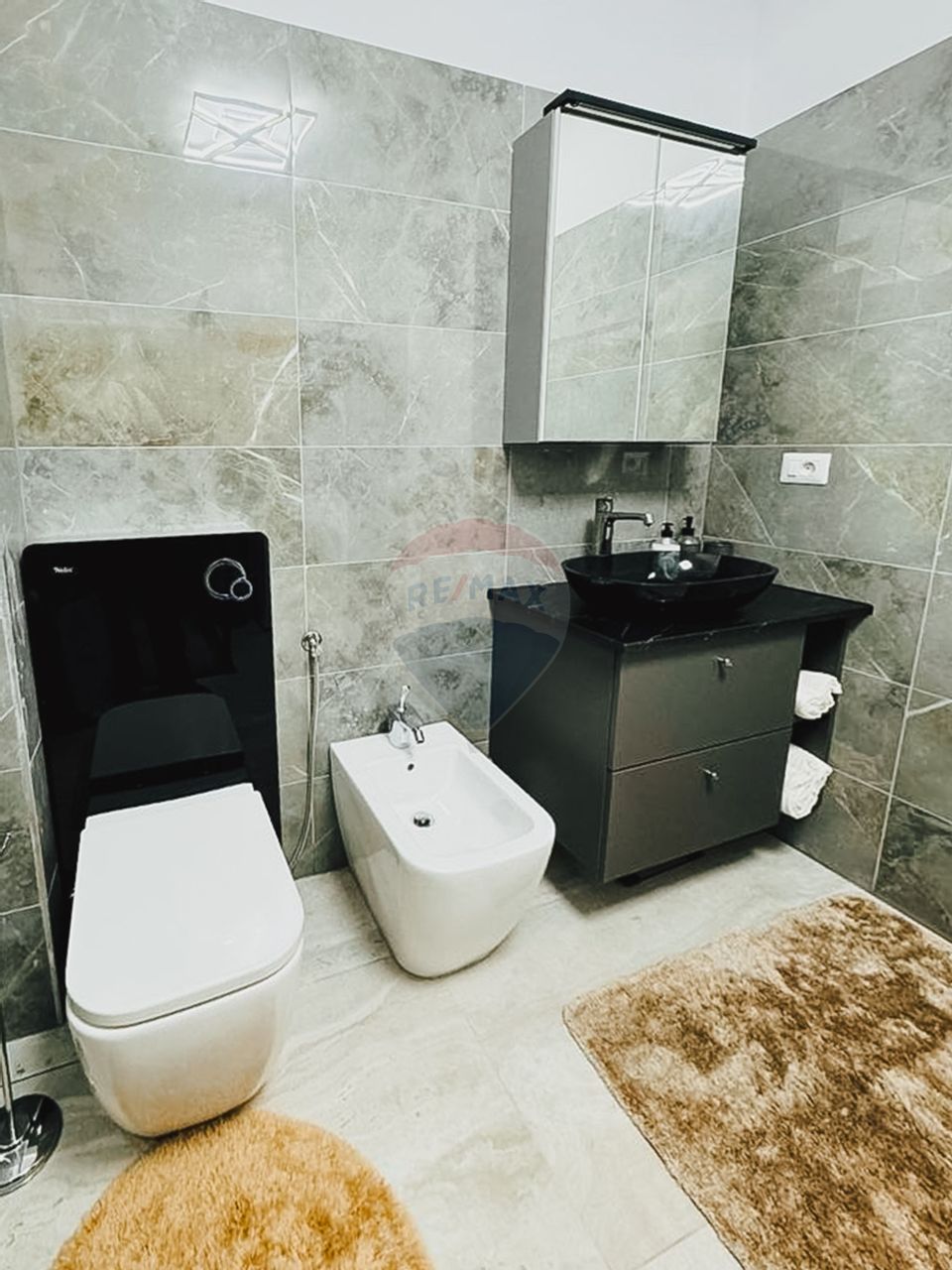 Apartament cu 3 camere de vânzare în zona Central