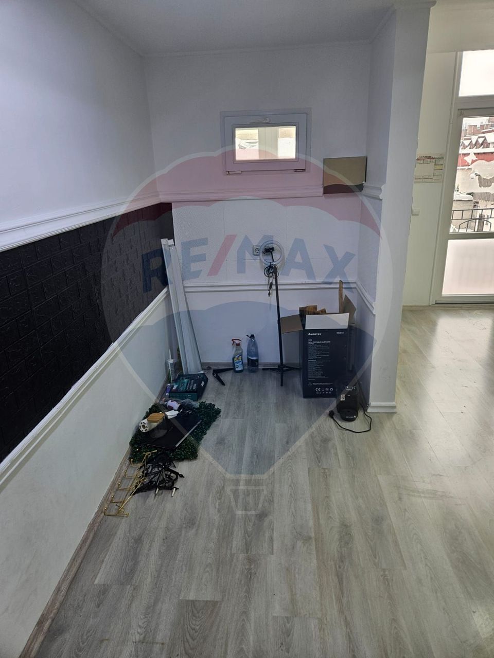 22sq.m Commercial Space for rent