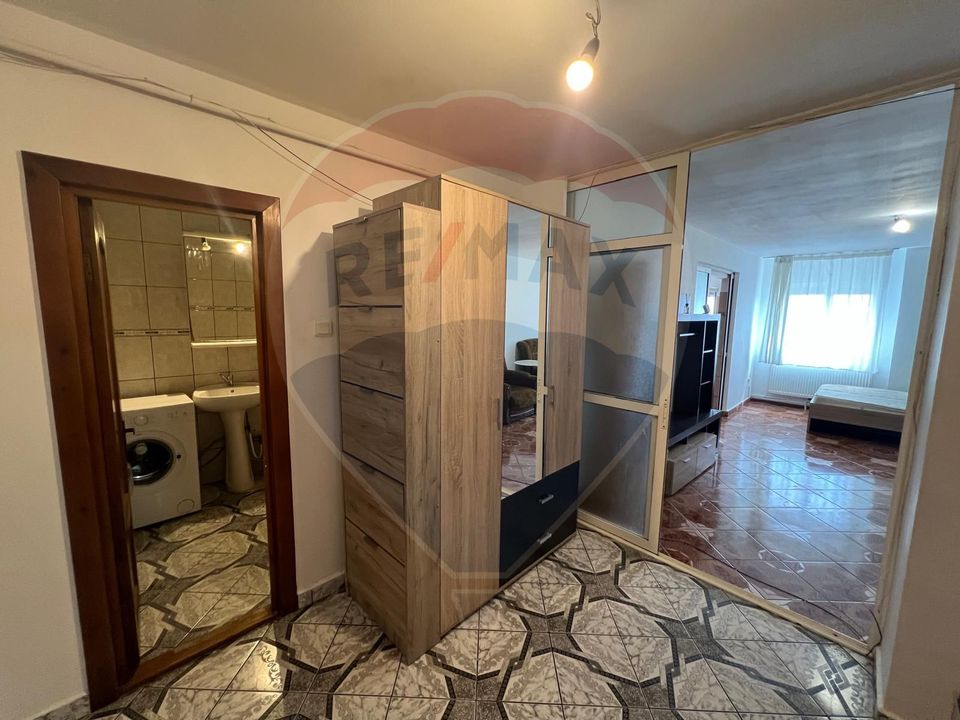 Apartament 3 camere în zona Sud-Vest ROMPETROL