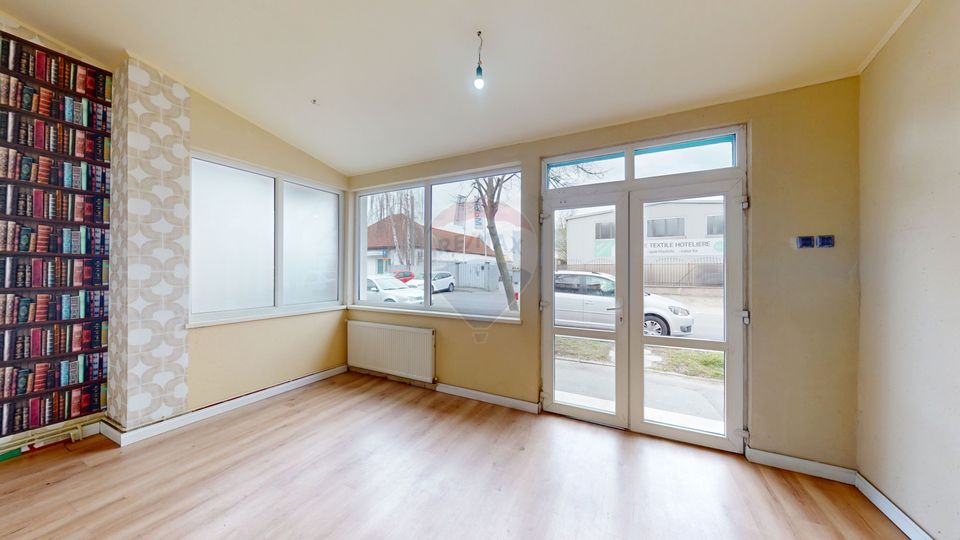 84sq.m Commercial Space for rent, Bartolomeu area