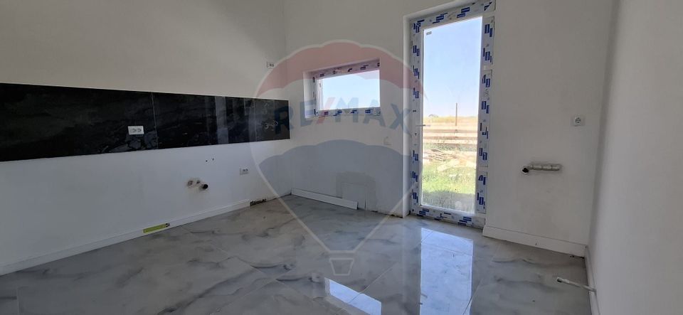 4 room House / Villa for sale