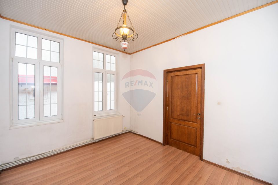 Vila interbelica cu 6 camere de vanzare, 99 mpu, Parc Cismigiu