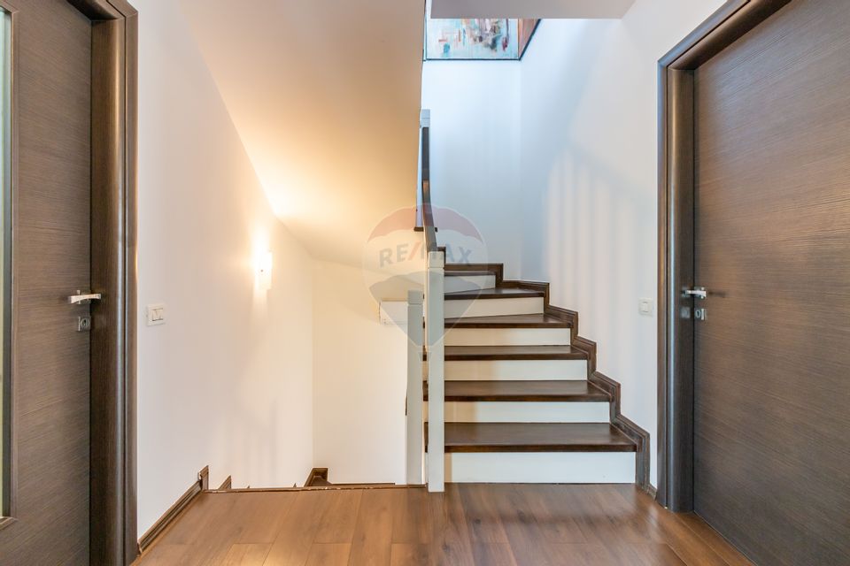 Vanzare Vila Individuala mare | 7 camere, 2 terase | P+1+2R | Curte