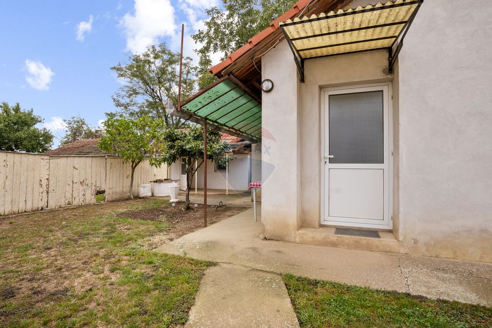 Casa si teren 2173 mp de vanzare in Tipar , la 12km de Chisineu Cris