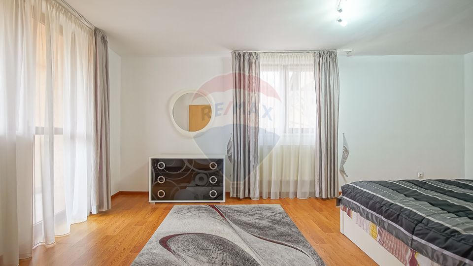 Vilă cu Teren Generos - Tractorul, Potrivită pentru Locuit sau Afacere