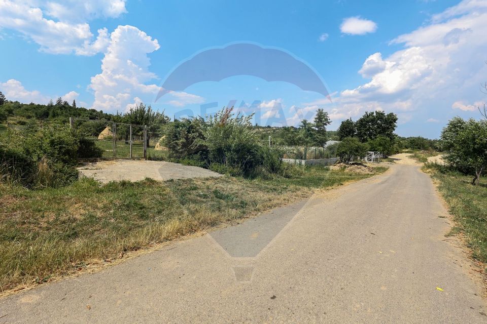 Land 2,187sqm Vulcan / Strada Parului